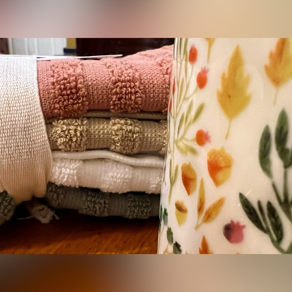 🍁 Hostess Gift Set Mug Spiced Pear Handsoap Four Kitchen Towels FALL COLORS 🍁 - Picture 5 of 8